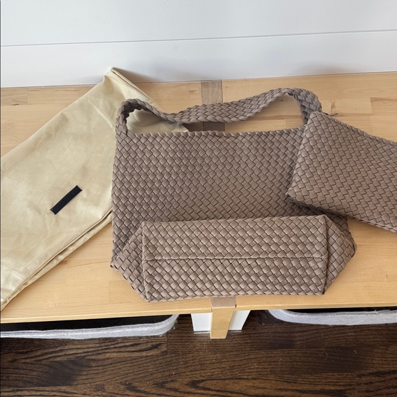 Naghedi hobo in cashmere. Like new condition. Includes pouch and dustbag. - Picture 3 of 3